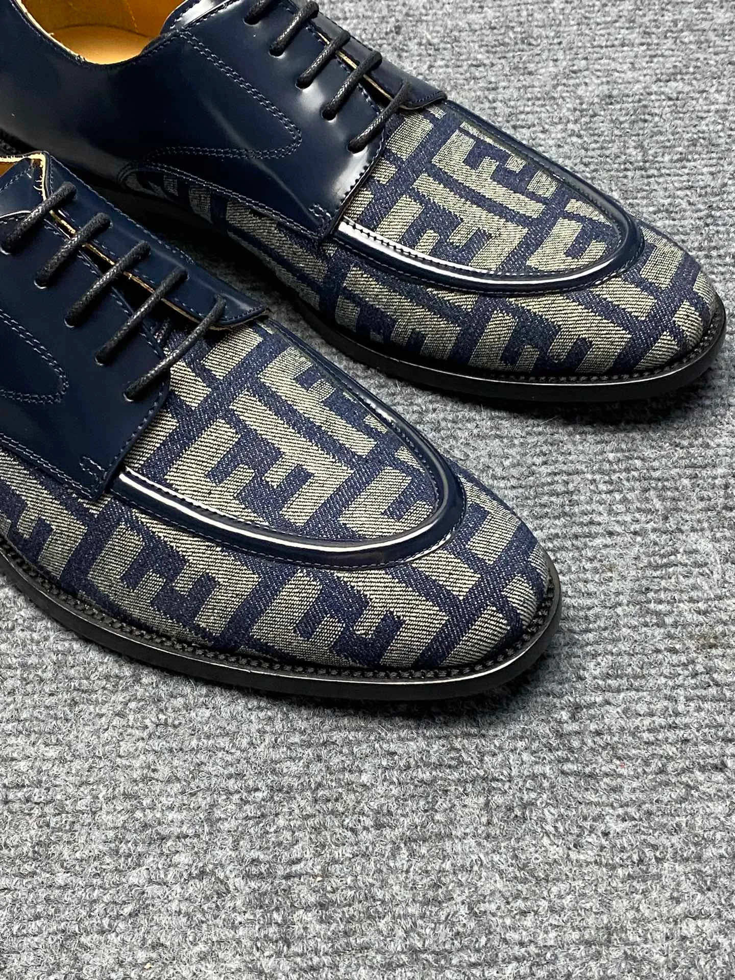 Factory price 960FENDI Fendi men's breathable and comfortable leather shoes. Original development. The leather outsole is made of leather. Counters copy one to one. Imported counter cowhide. Imported water dyes cattle. 38 to 44. (45.46. can be ordered. 47.